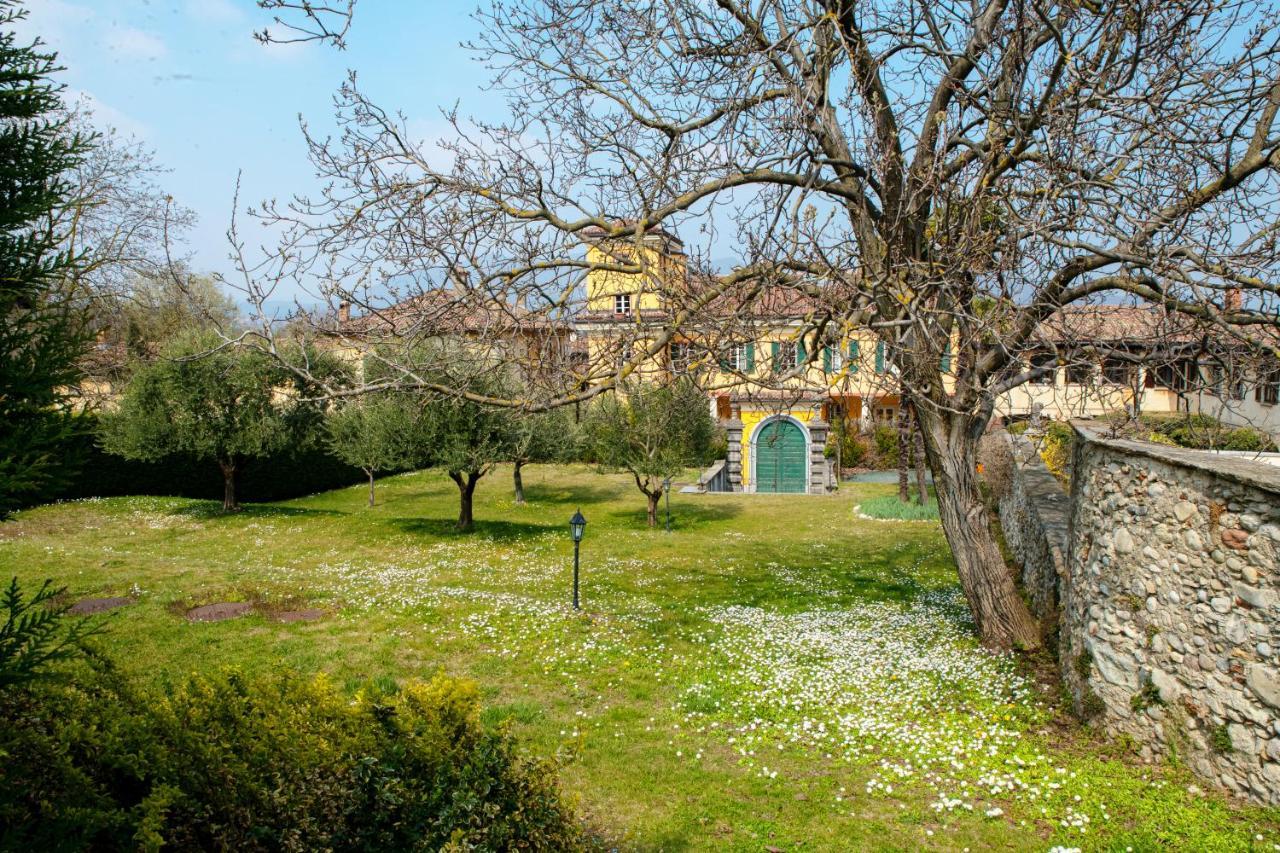منديريسو Castello Di Brusata Apartment By Quokka 360 - Romantic Flat With Pool المظهر الخارجي الصورة