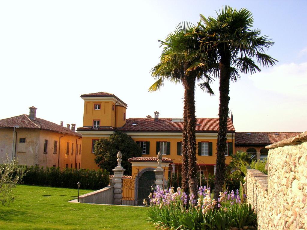 منديريسو Castello Di Brusata Apartment By Quokka 360 - Romantic Flat With Pool المظهر الخارجي الصورة